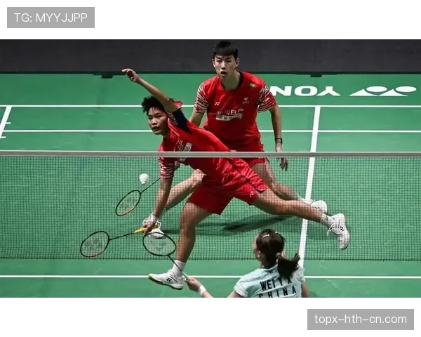 冯彦哲私下的一杯咖啡都像在晒奢侈品，刷到这图我真怀疑人生